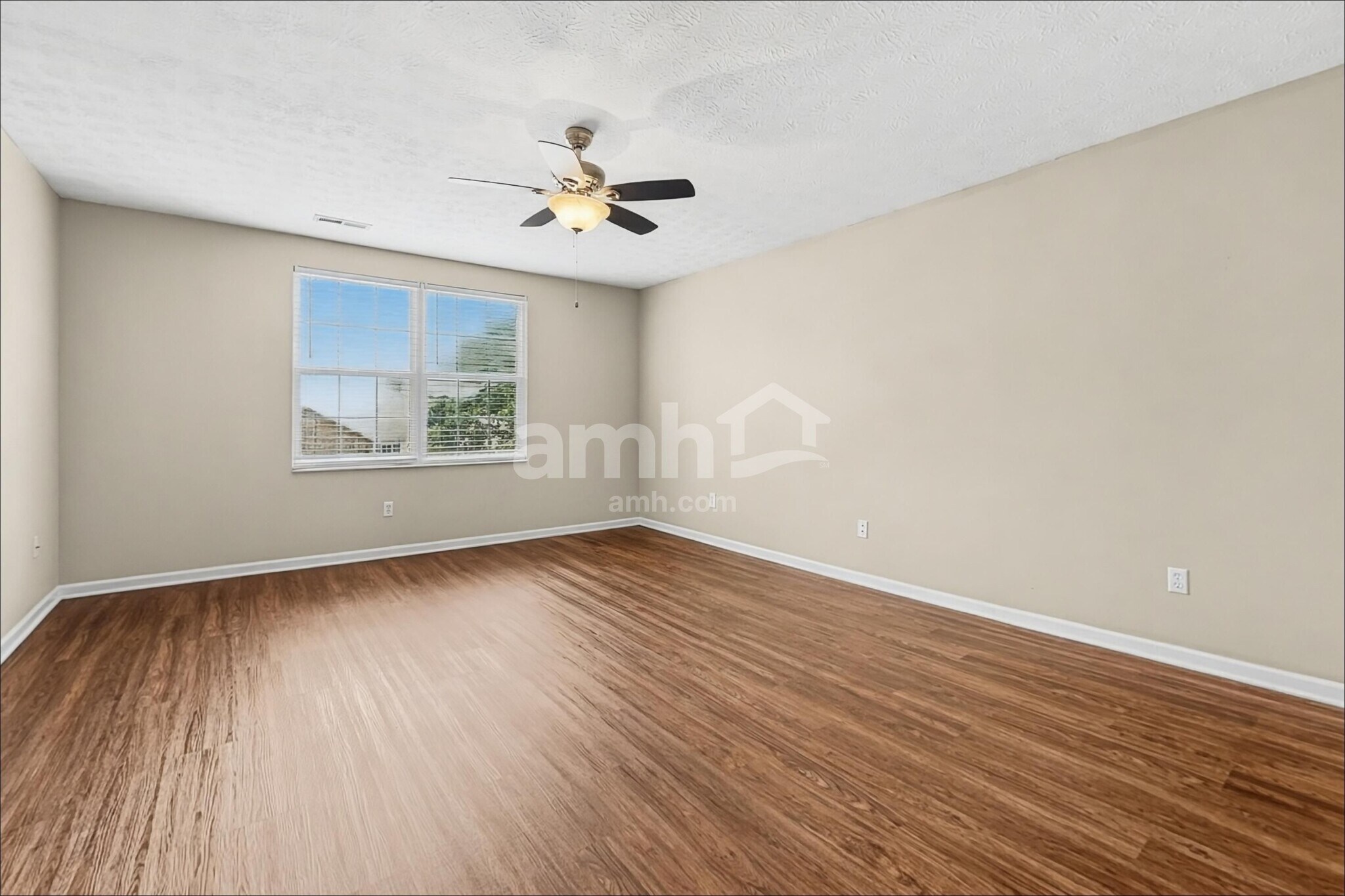 Building Photo - 220 Hartford Ct