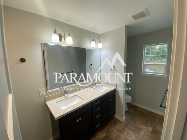 Building Photo - Beautiful 3 Bed/2 Bath Rambler Awaits!