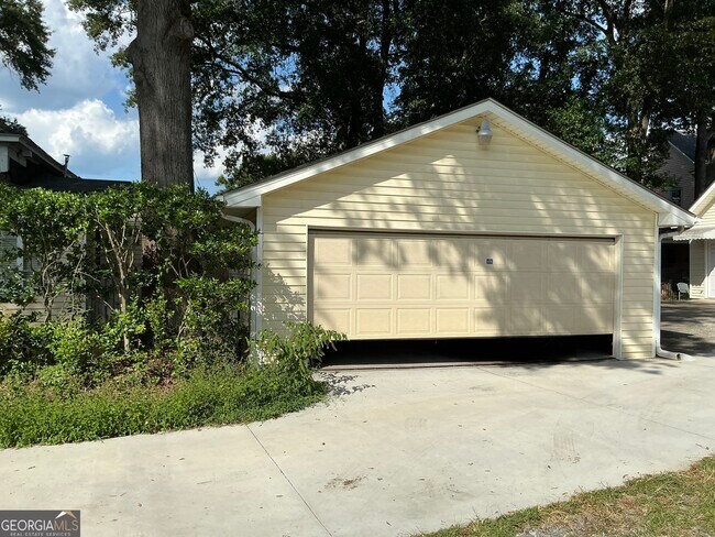 Building Photo - 992 Tatnall St