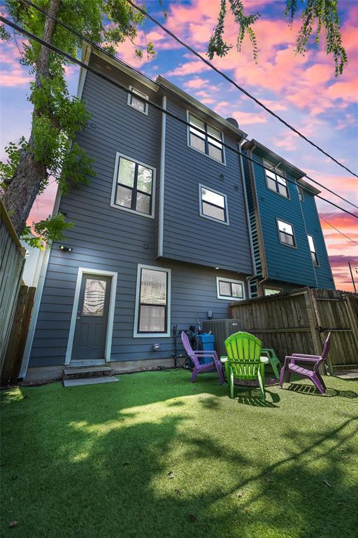 Building Photo - 615 W 27th St