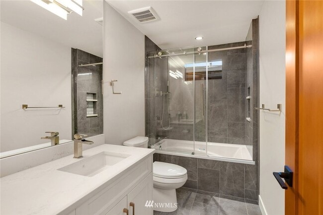 Building Photo - 3bd/2.5ba Seattle Houseboat