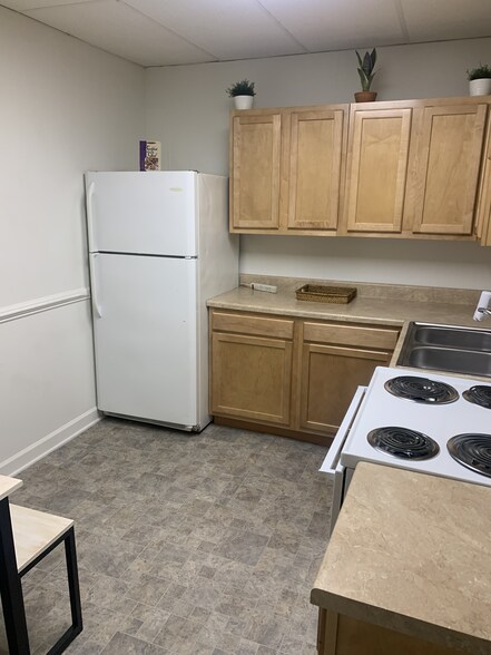 Building Photo - 140 N Canal St