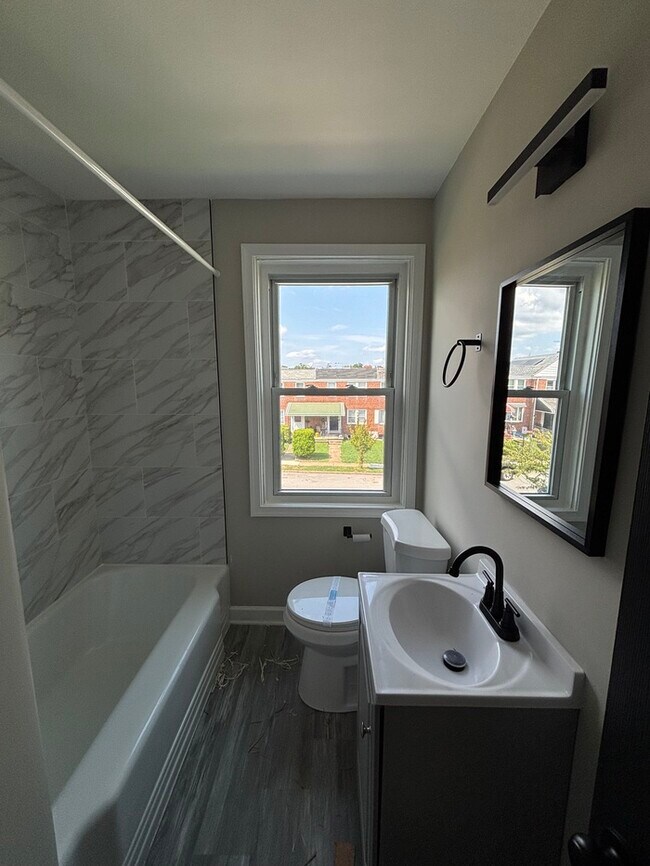 Building Photo - 3 Bedroom 2 Bathrooms, 21213