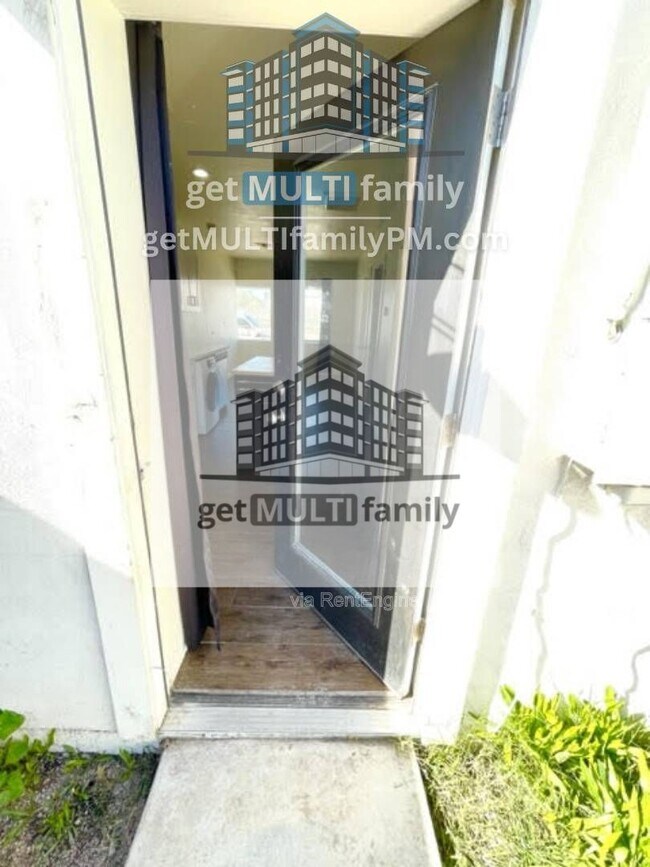 Building Photo - 1402 E McKinley St