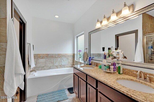 Building Photo - 7355 Via Canutillo Dr
