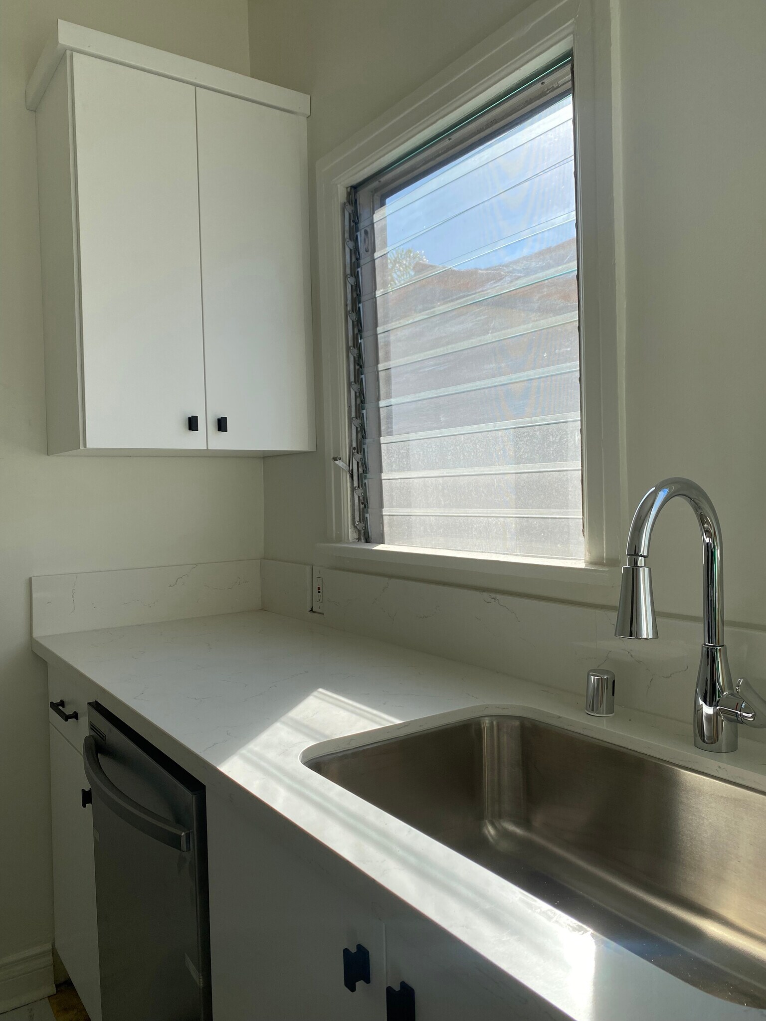 Kitchen - 429 N Stanley Ave