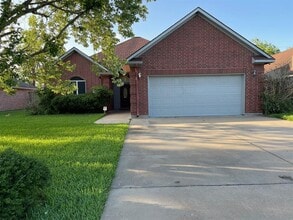 Building Photo - 1225 Sagebrush St