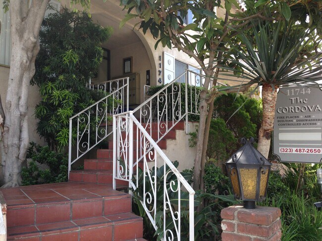 Primary Photo - 11744 Darlington Ave