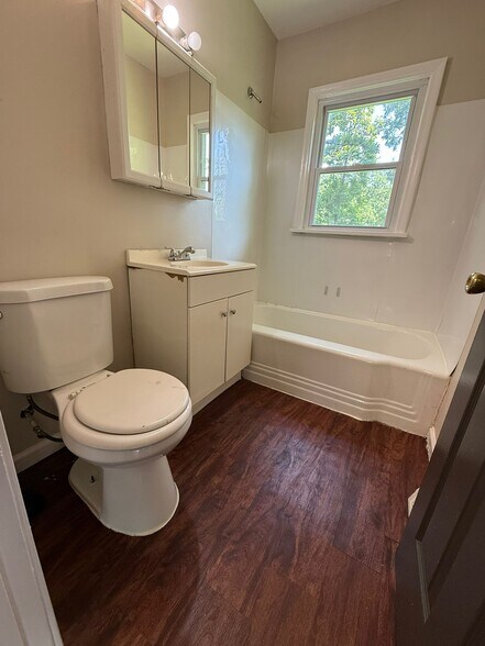 Building Photo - 837 Walters Dr