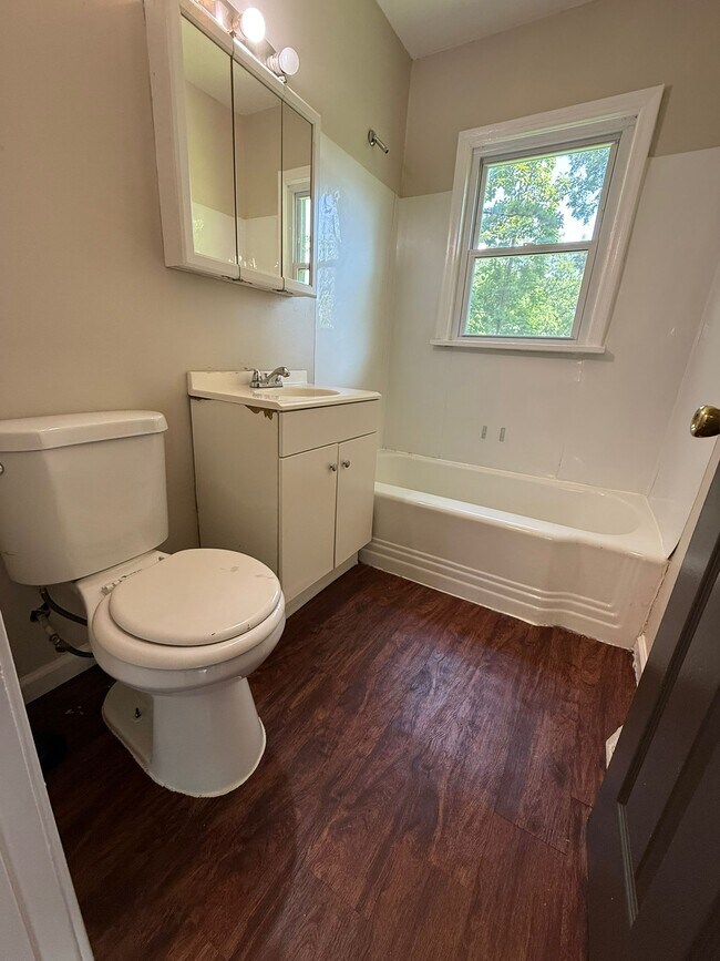 Building Photo - 837 Walters Dr