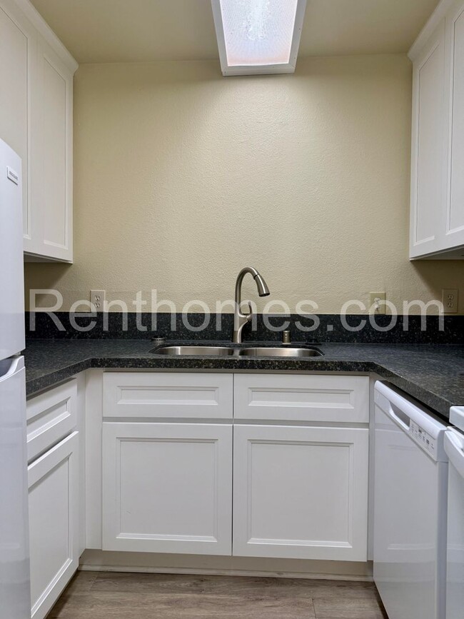 Building Photo - Bay Park, 5725 Linda Vista Road #6- Close ...