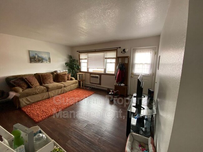 Building Photo - 1135 1/2 N College Dr