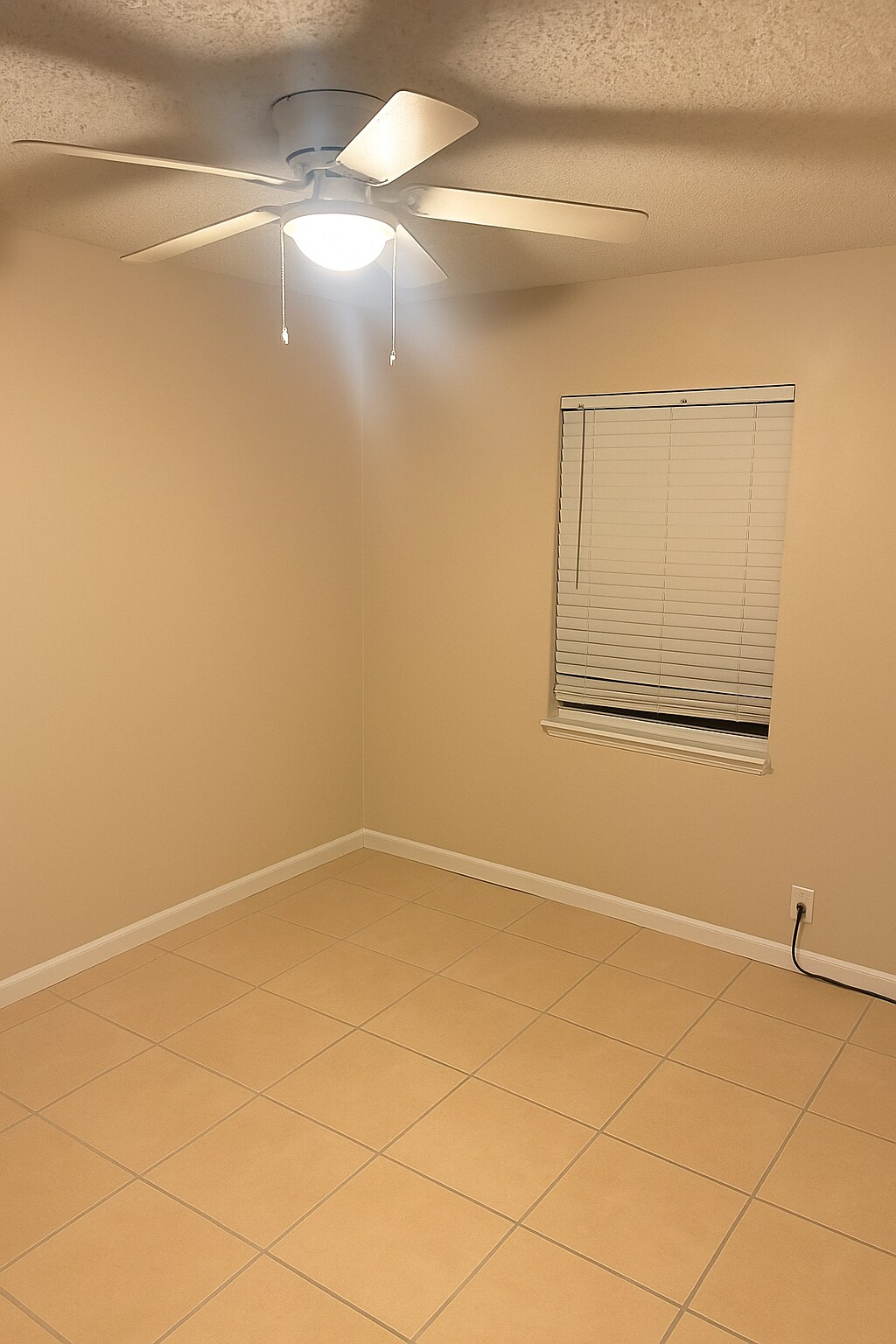 Bedroom 2 / Office - 5626 Struthers Ct