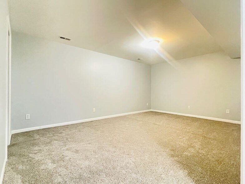 Building Photo - 1414 Maymont Ct