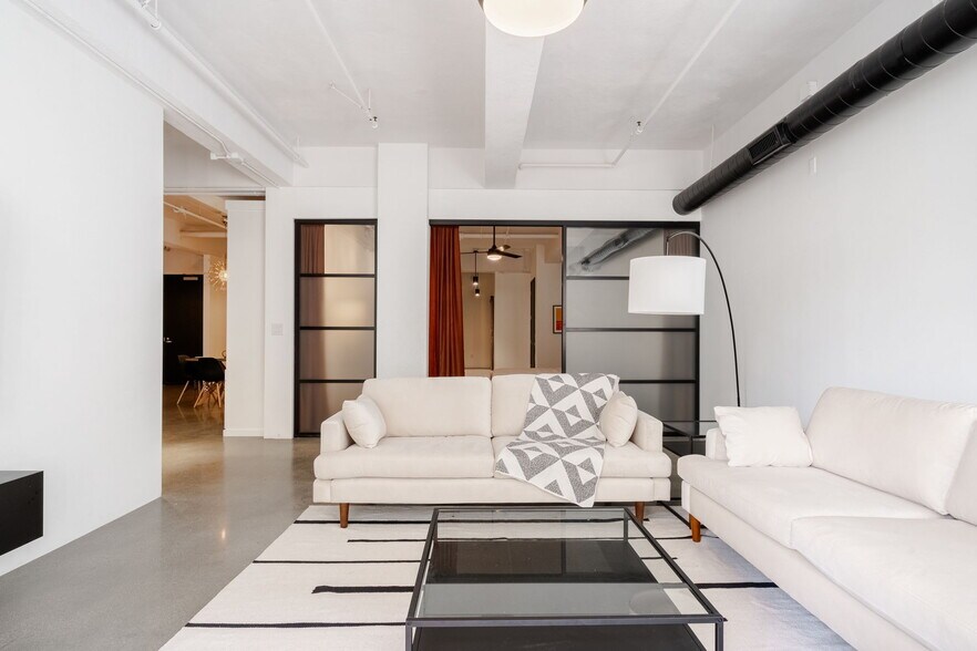 Building Photo - 849 S Broadway
