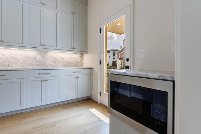 Building Photo - 81 Delmont Dr NE