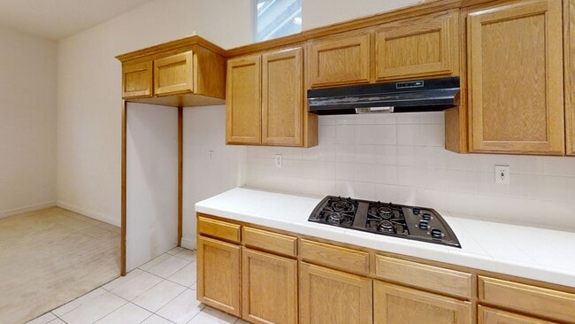 Building Photo - 1823 N Holly Ave