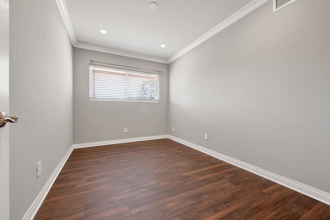 Building Photo - ABSOLUTELY STUNNING ENTERTAINER HOME (4 be...