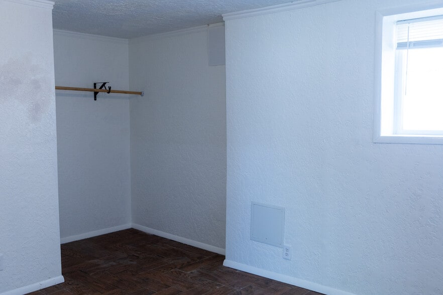 Building Photo - 2233 S 2nd Ave