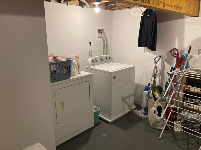 Building Photo - 19 Warren St