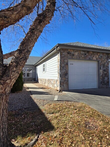 Building Photo - 2584 Carriage Dr