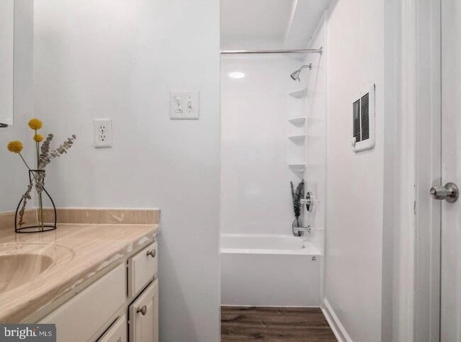 Building Photo - 1468 Lowell Ct