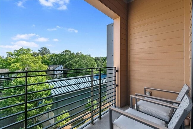 Building Photo - 112 Rogers St NE