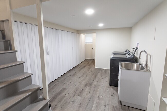 Building Photo - 5836 Alter St