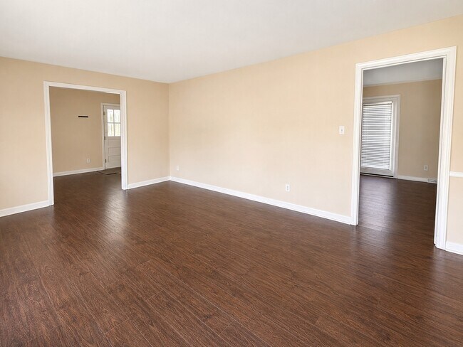 Building Photo - 813 Branchwood Dr