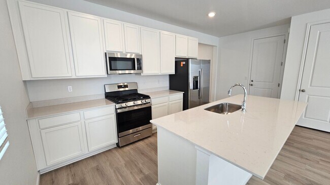 Building Photo - Brand New Aurora Highlands Ranch