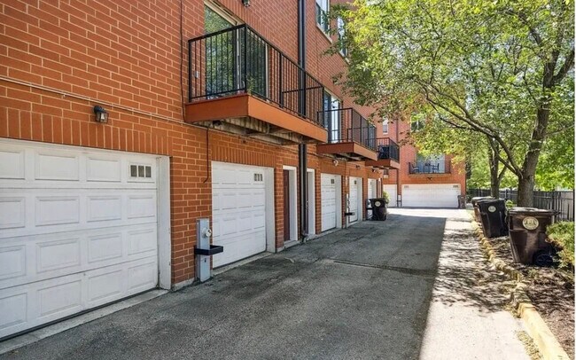 Building Photo - 346 E 25th Pl