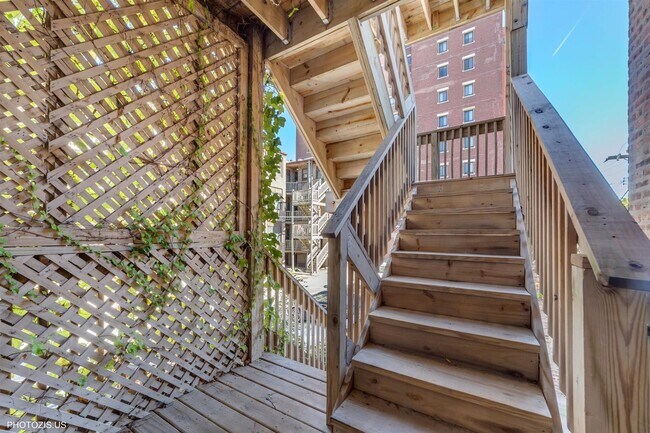 Building Photo - 6711 S Paxton Ave