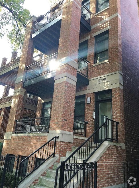 Building Photo - 2328 N Greenview Ave