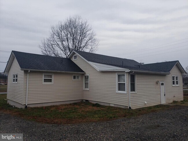 Building Photo - 77 Glymont Rd