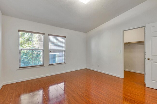 Building Photo - Beautiful Communication Hill Townhome