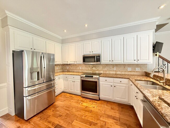 Building Photo - Luxurious 5BD, 4.5BA North Raleigh Home wi...