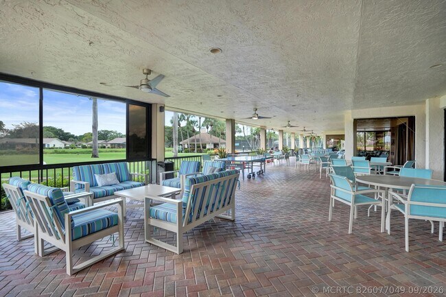 Building Photo - 5355 10th Fairway Dr
