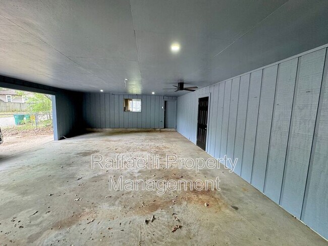 Building Photo - 3901 Wood St