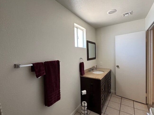 Building Photo - 4BR plus Bonus Room, 4 BA incls  Fully Furnished Casita, Garage, Colorado River!!