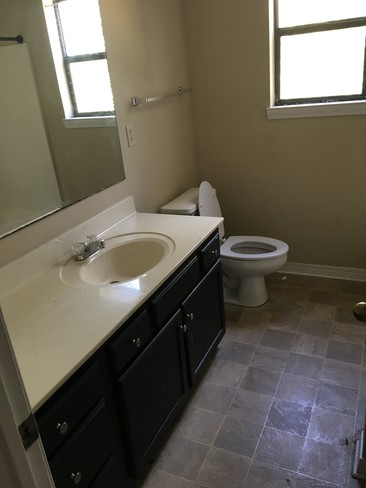 Upstairs bathroom - 1681 US-98