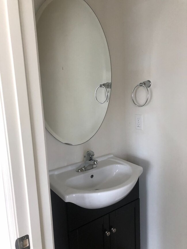 Building Photo - Beautiful 3 Bedroom, 2.5 Bath Townhome in Dallastown School District!