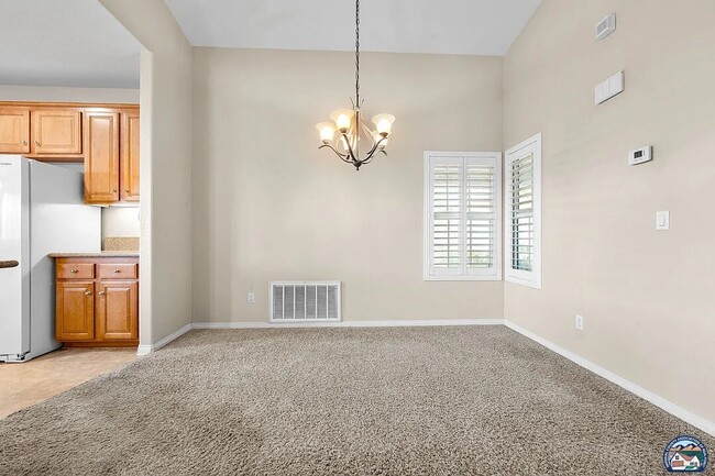 Building Photo - 2751 Sandalwood Dr