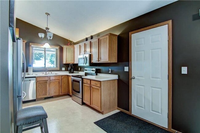 Building Photo - 715 Hewitt St