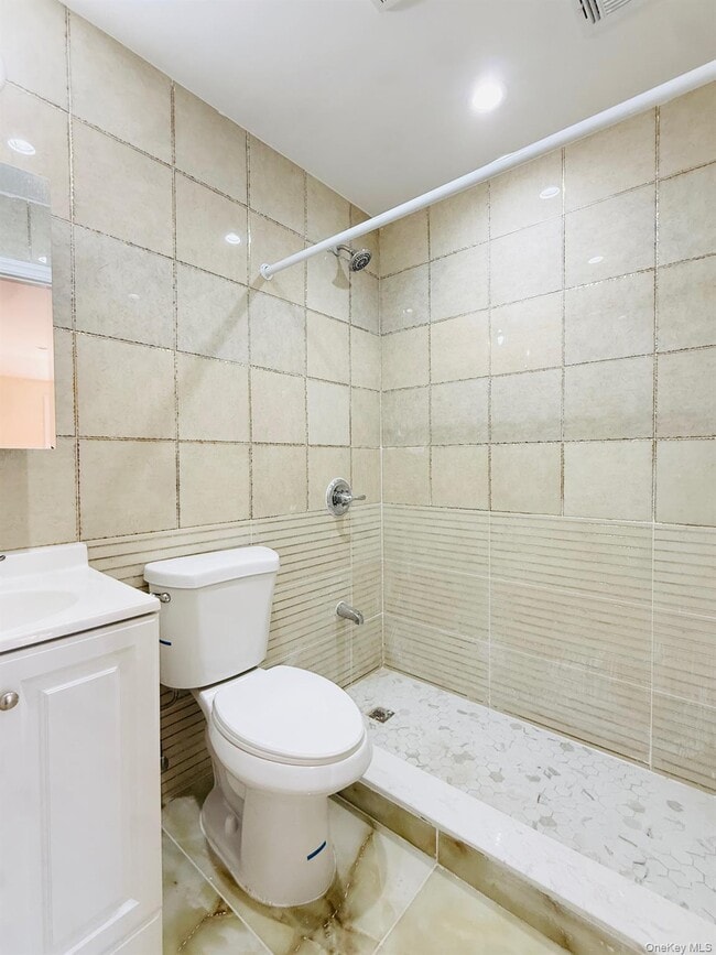 Building Photo - 139-18 Lakewood Ave