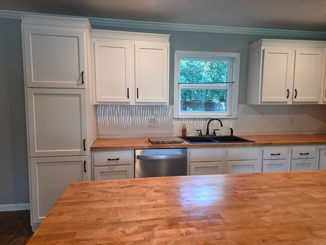 Building Photo - Gautier Property