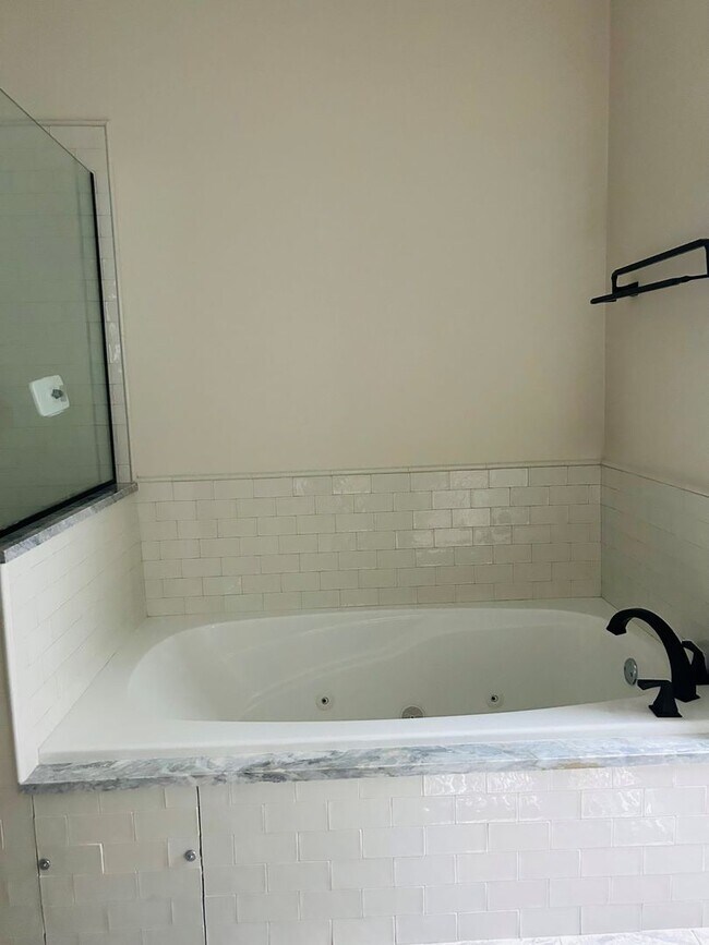 Building Photo - 220 Labarre Dr