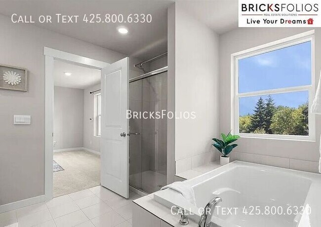 Building Photo - Captivating 5-Bedroom Home with Exceptional Features in Port Orchard.