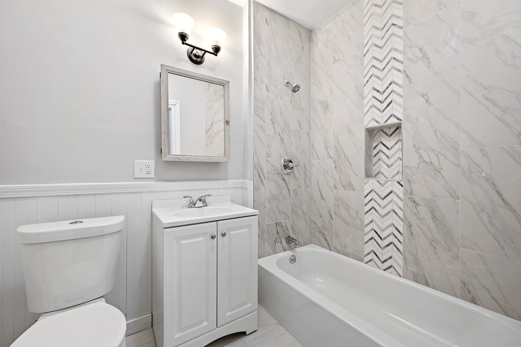 Building Photo - 256 Belmont St