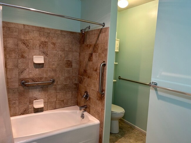 Building Photo - Spacious 2 Bed, 1 Bath Apartment at Lynnwood - 62+ Living!!