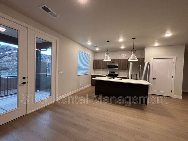 Building Photo - 3968 Fossil Way